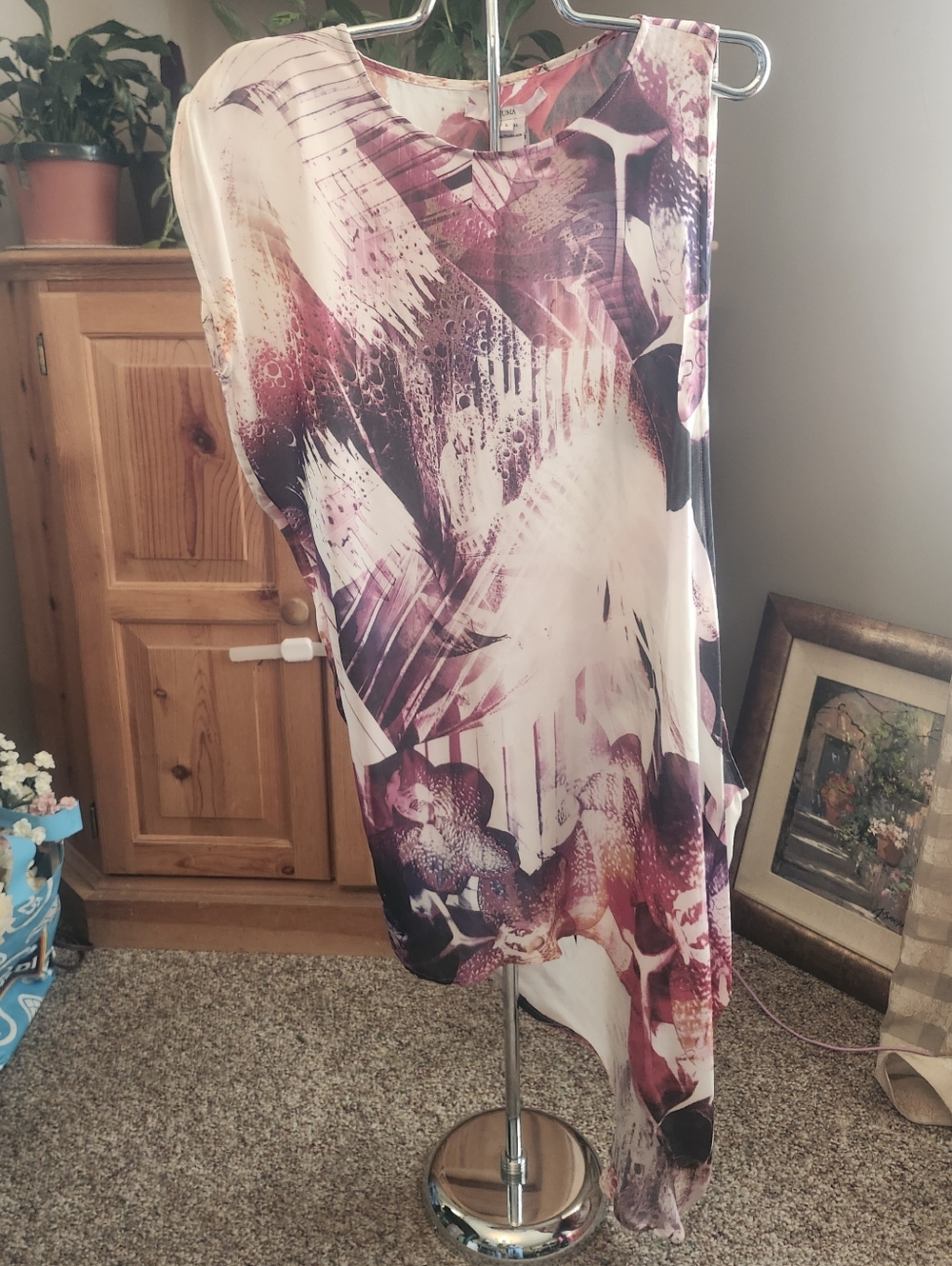 Sleeveless Abstract Print Tunic in Mauve and White